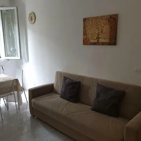 Reesma Alloggi - Maison Lucrezia Free Parking *