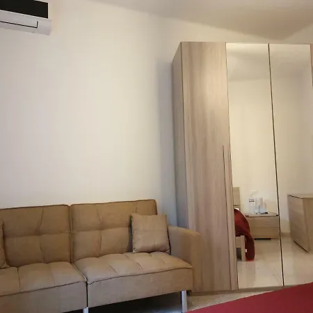 شقة Reesma Alloggi - Maison Lucrezia Free Parking بولونيا